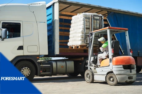 unloading pallets from the container